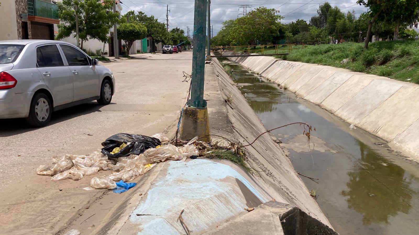 $!Queda basura estancada en el canal de Avenida los Venados tras lluvias en Mazatlán