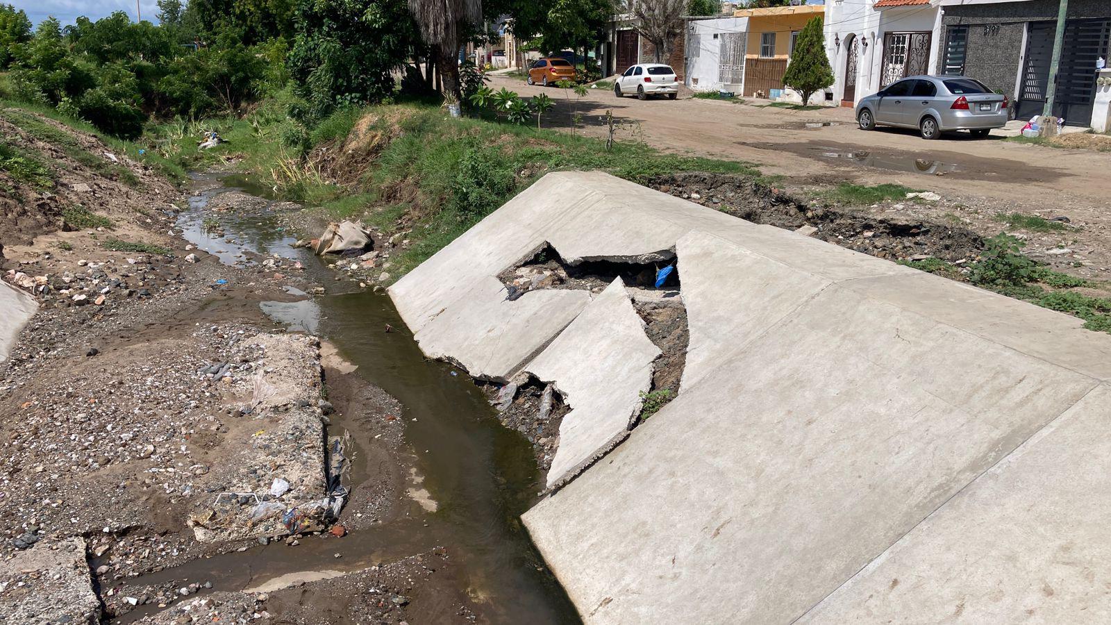 $!Colapsa revestimiento de canal en Mazatlán a dos meses de ser inaugurado