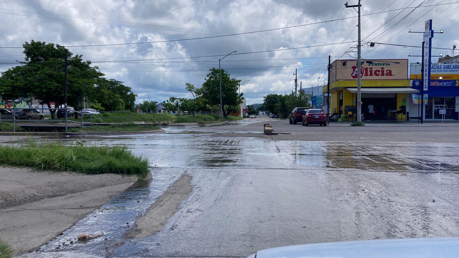 $!Afecta derrame de aguas negras a vecinos de Las Mañanitas y Arboledas, en Mazatlán