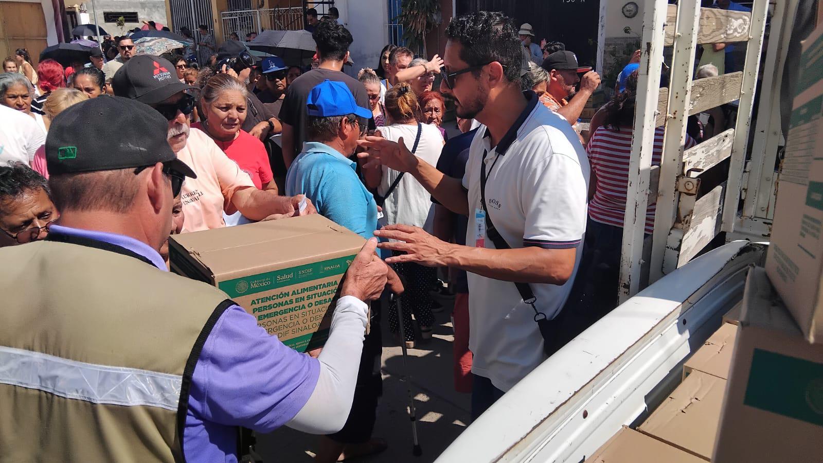 $!Reciben 179 familias mazatlecas afectadas por las lluvias apoyos económicos por parte del Gobierno Estatal