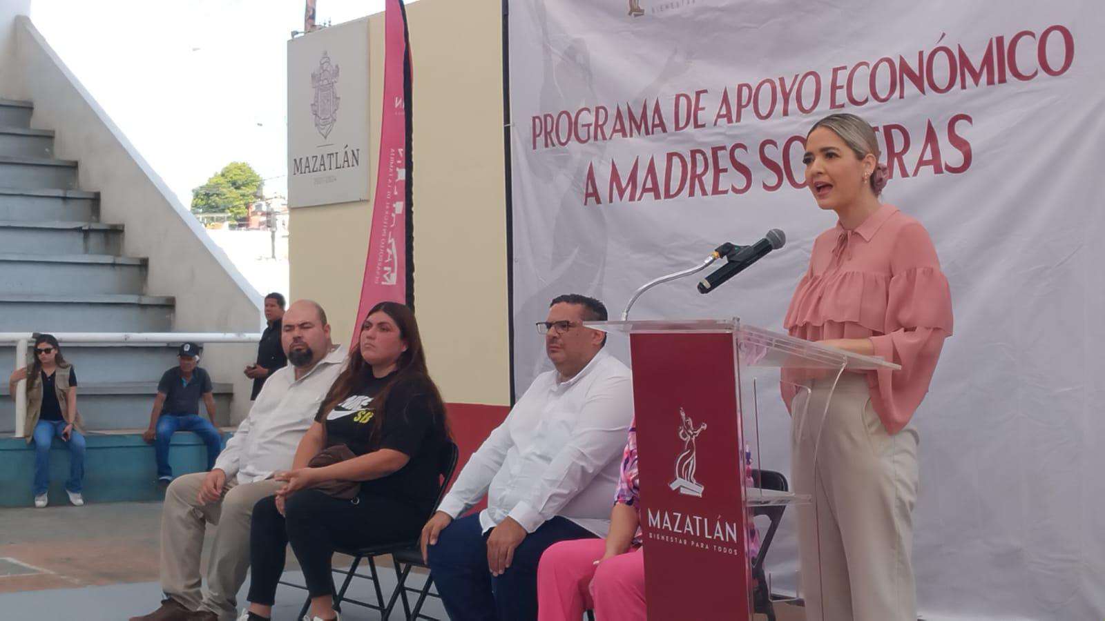 $!Benefician a 200 madres solteras de Mazatlán con apoyos económicos del DIF