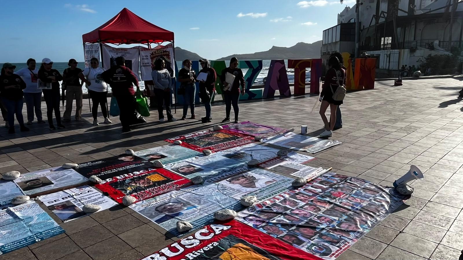 $!Continúan colectivos de madres buscadoras con una intensa jornada de boteo en Mazatlán
