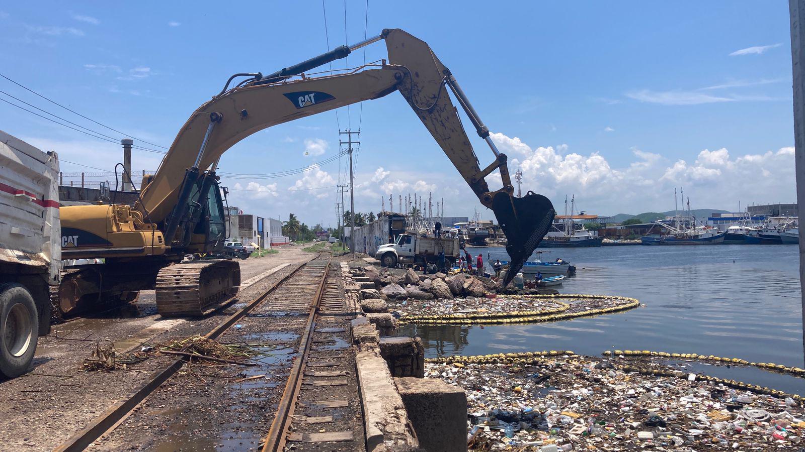 $!Recolectan más de 12 toneladas de basura de la biobarda del puente Juárez, en Mazatlán