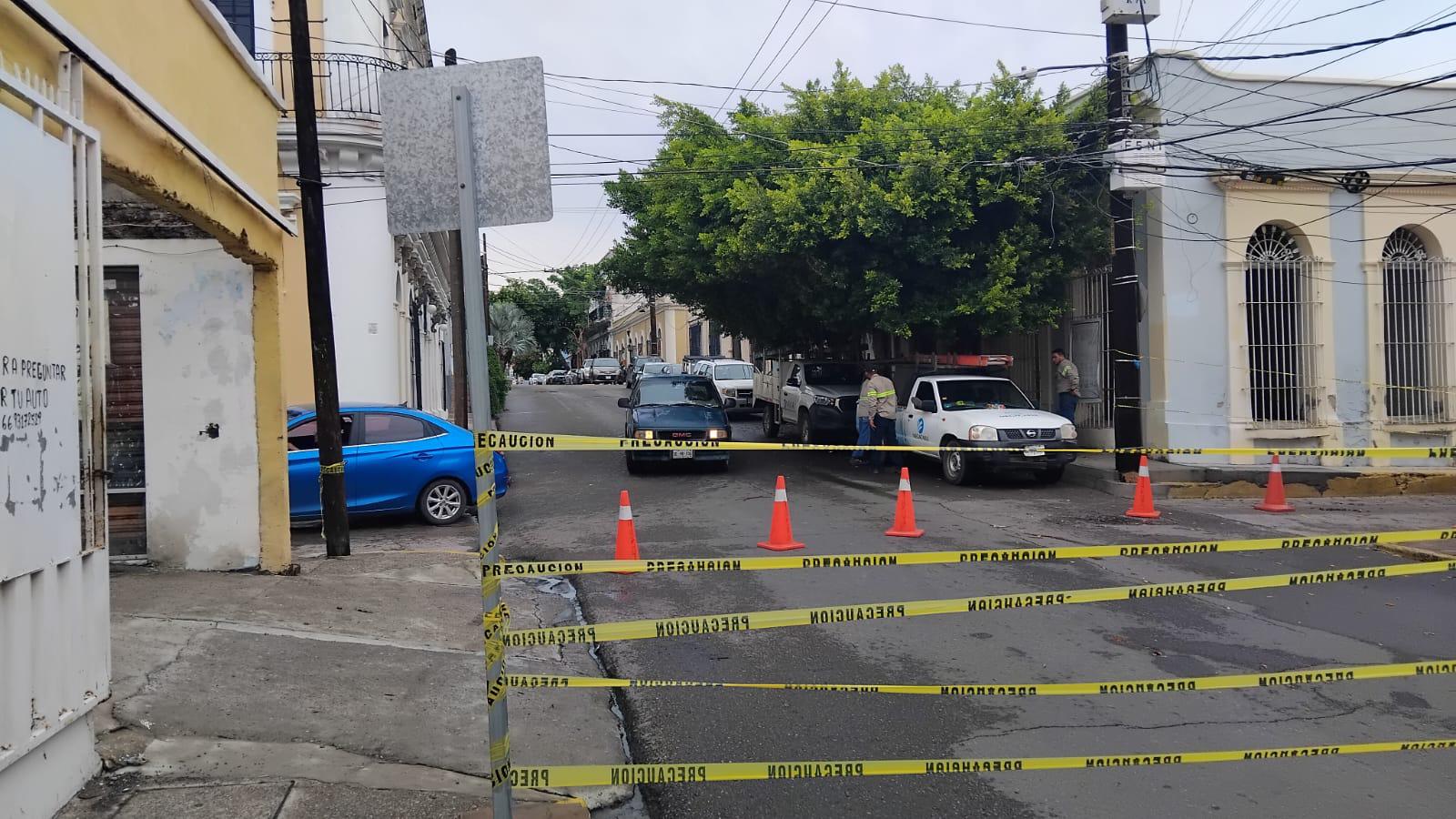 $!Mantienen cierre en la Belisario Domínguez por poste ladeado
