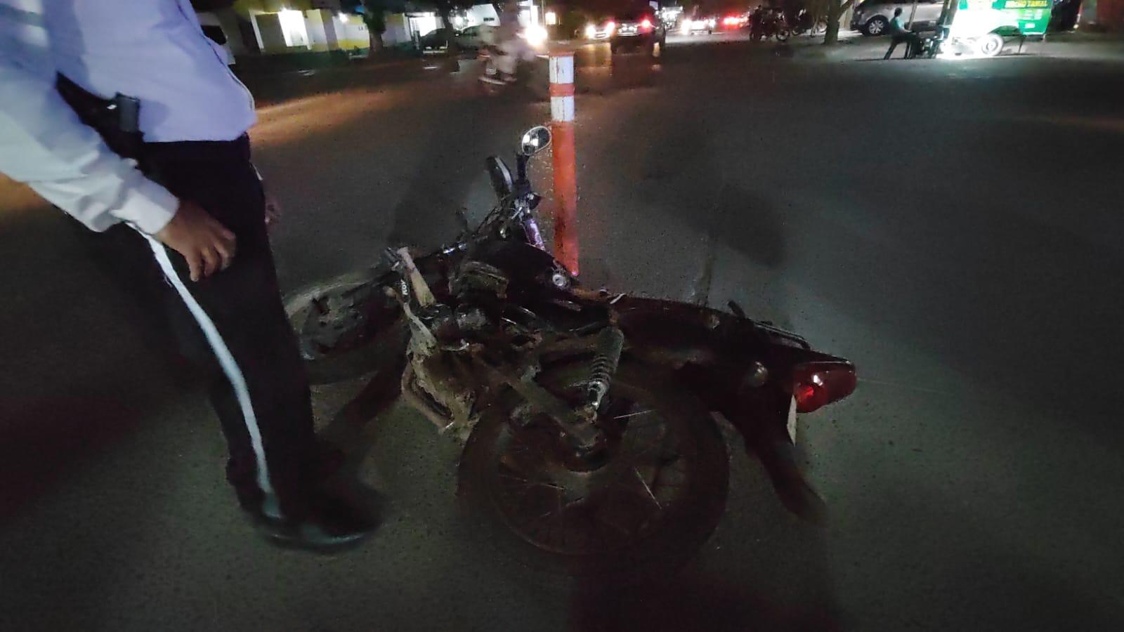 $!Conductor huye tras embestir a motociclista en La Canteras, en Los Mochis