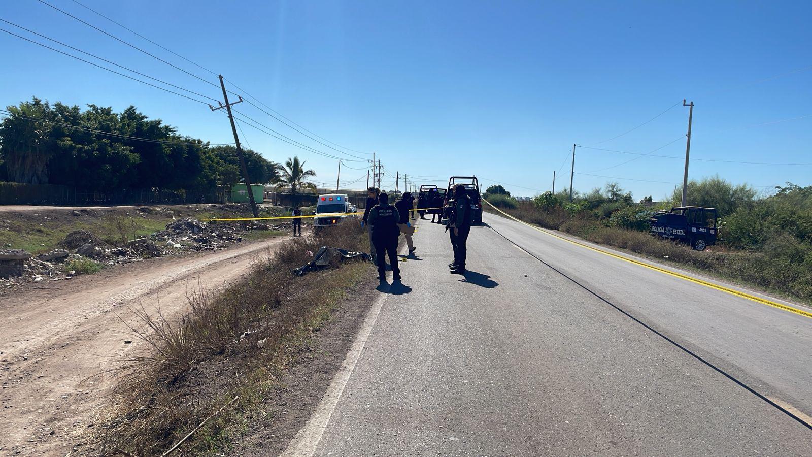$!Hombre hallado sin vida y amarrado a la orilla de carretera en Villa Juárez, Navolato
