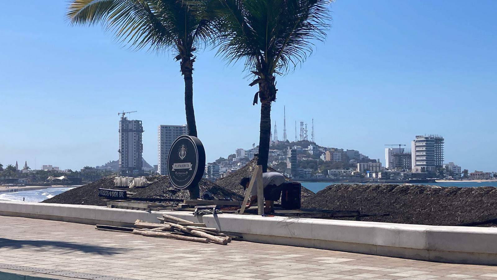 $!Colocación de templetes en la Avenida del Mar están casi listos para disfrutar los desfiles del Carnaval