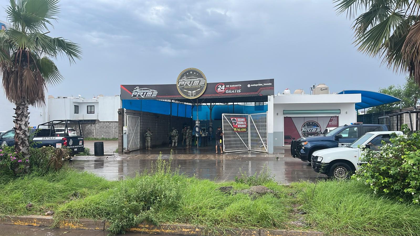 $!Dejan vehículo en autolavado y descubren que tenía reporte de robo, en Portalegre, Culiacán