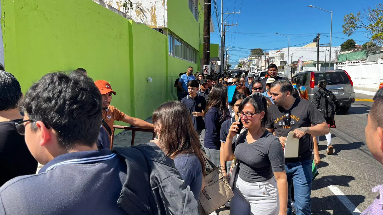 $!Abarrotan miles de estudiantes cancha German Evers para recibir tarjetas de ‘Jóvenes Escribiendo el Futuro’