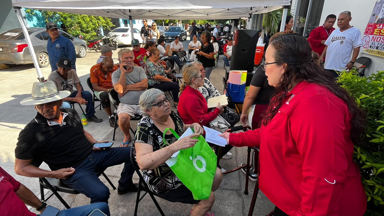 $!Exigen trabajadores del Ayuntamiento medicamentos y atención médica