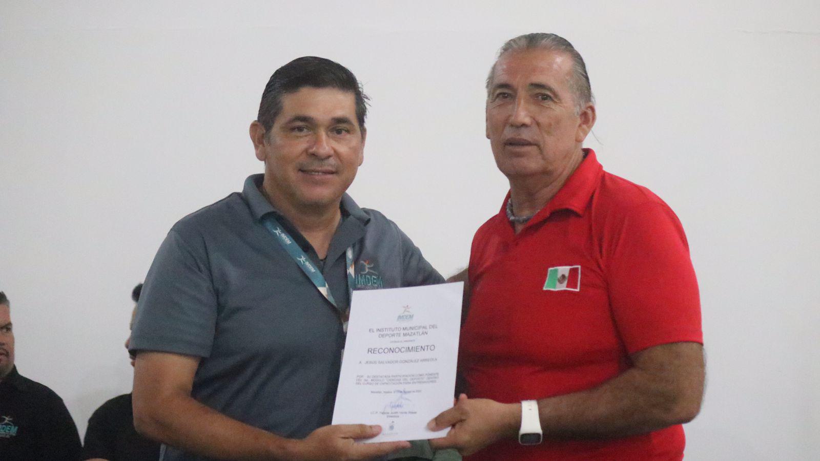 $!Se gradúa segunda generación del Curso para Entrenadores Imdem 2022