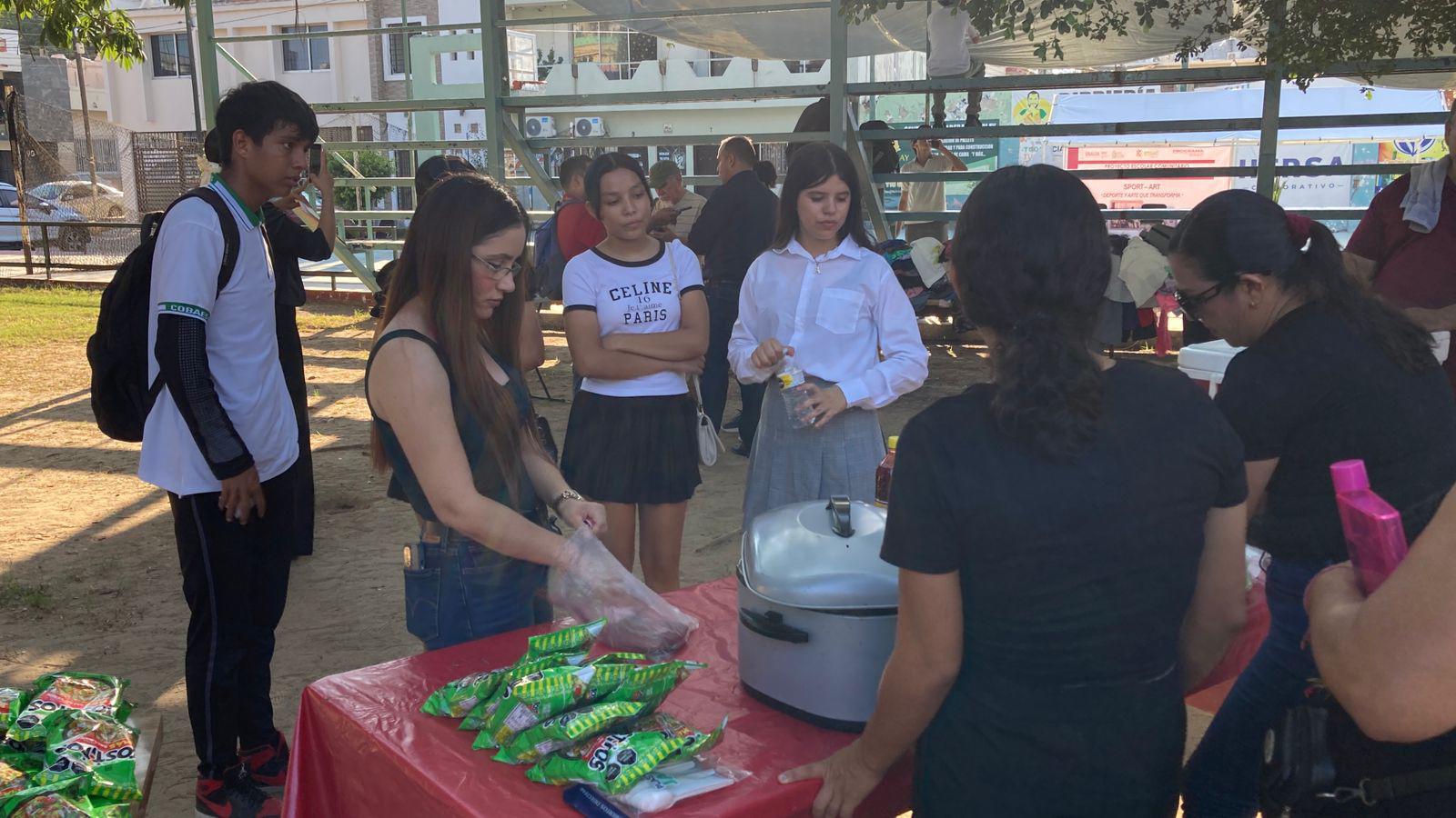 $!Celebran estudiantes y docentes de Cobaes comunidad Las Iguanas, Festival y kermés con causa en Mazatlán