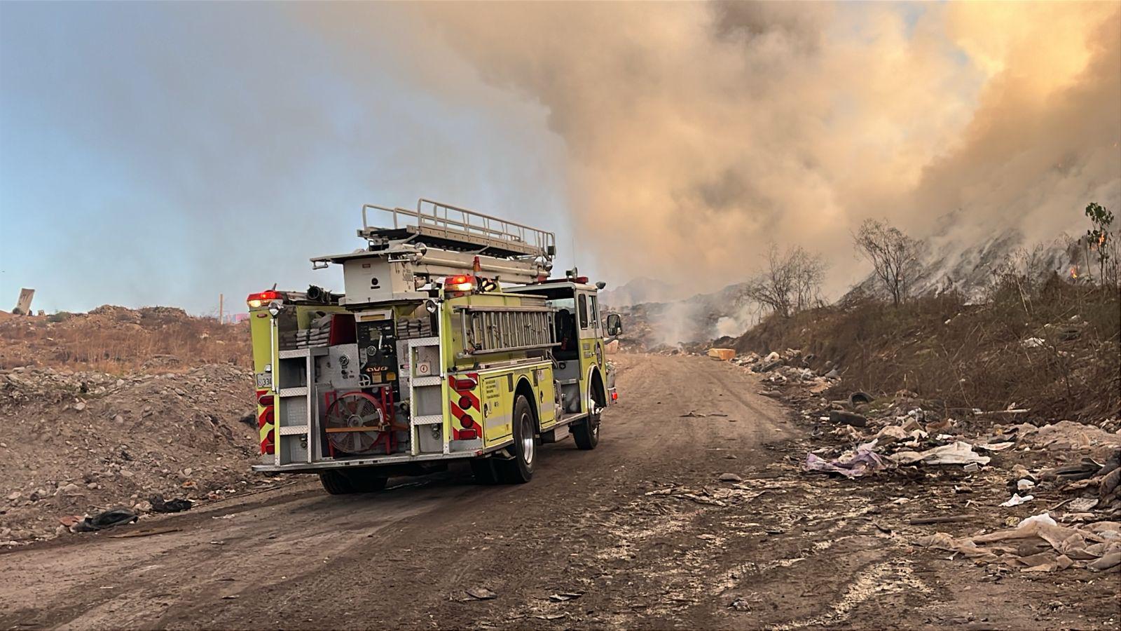$!Incendio en basurón municipal de Culiacán se extiende desde medianoche