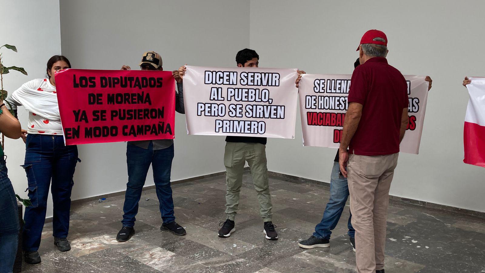 $!Protesta marca informe de legisladores de Morena en Mazatlán