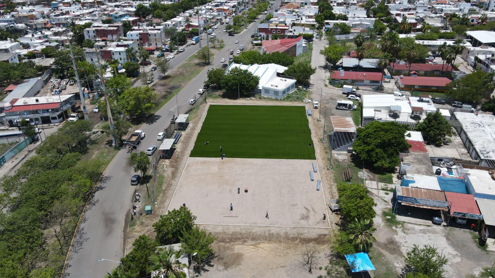 $!Avanza rehabilitación de la cancha El Delfín en Mazatlán