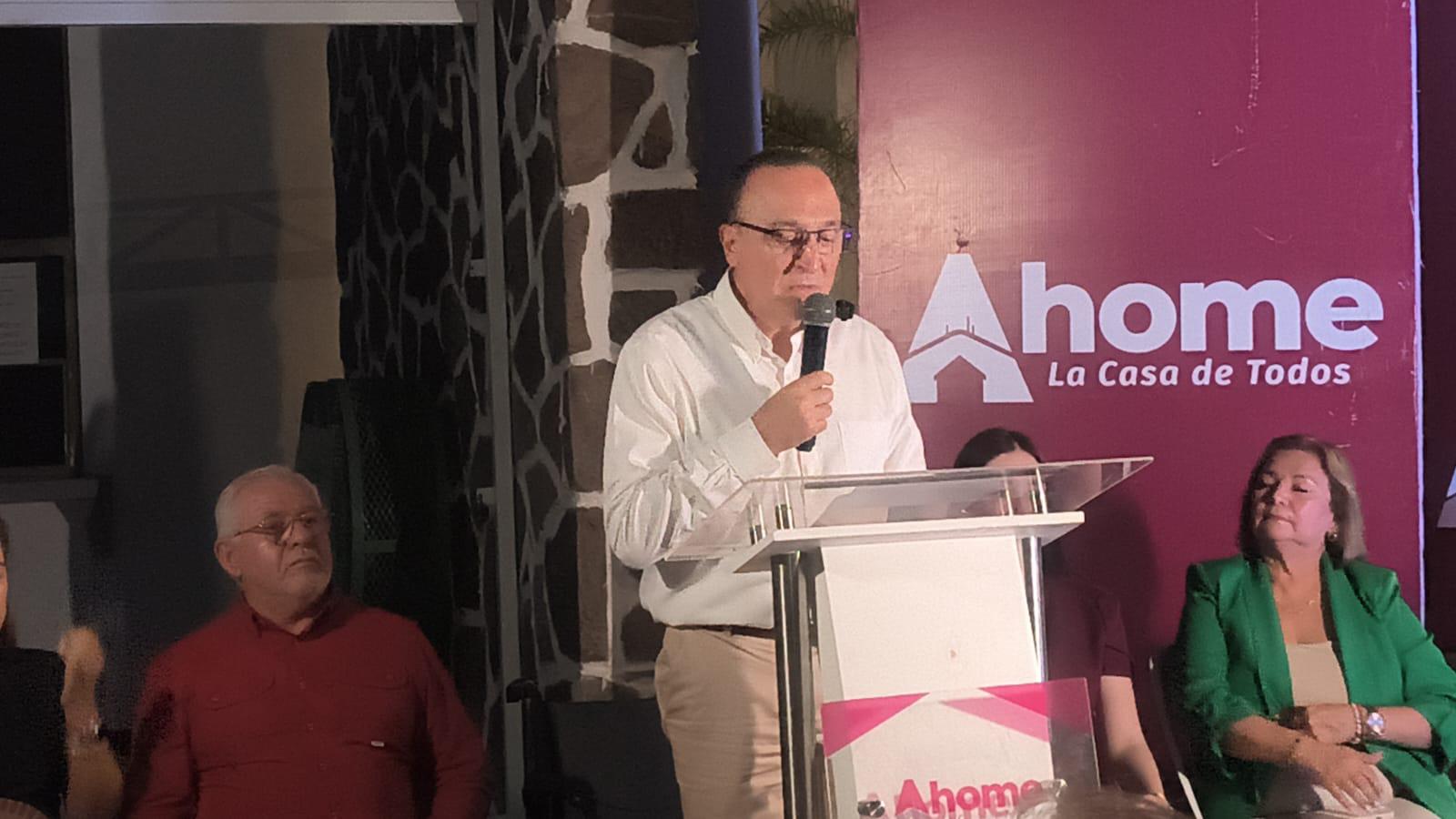 $!Iluminan de verde, blanco y rojo el Palacio Municipal de Ahome; Alcalde hace un llamado a la unidad