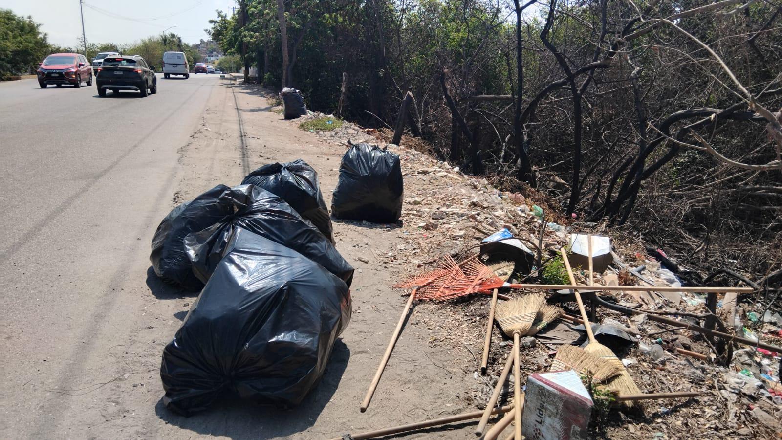 $!Entre basura e invasiones, el Estero del Infiernillo continúa en malas condiciones