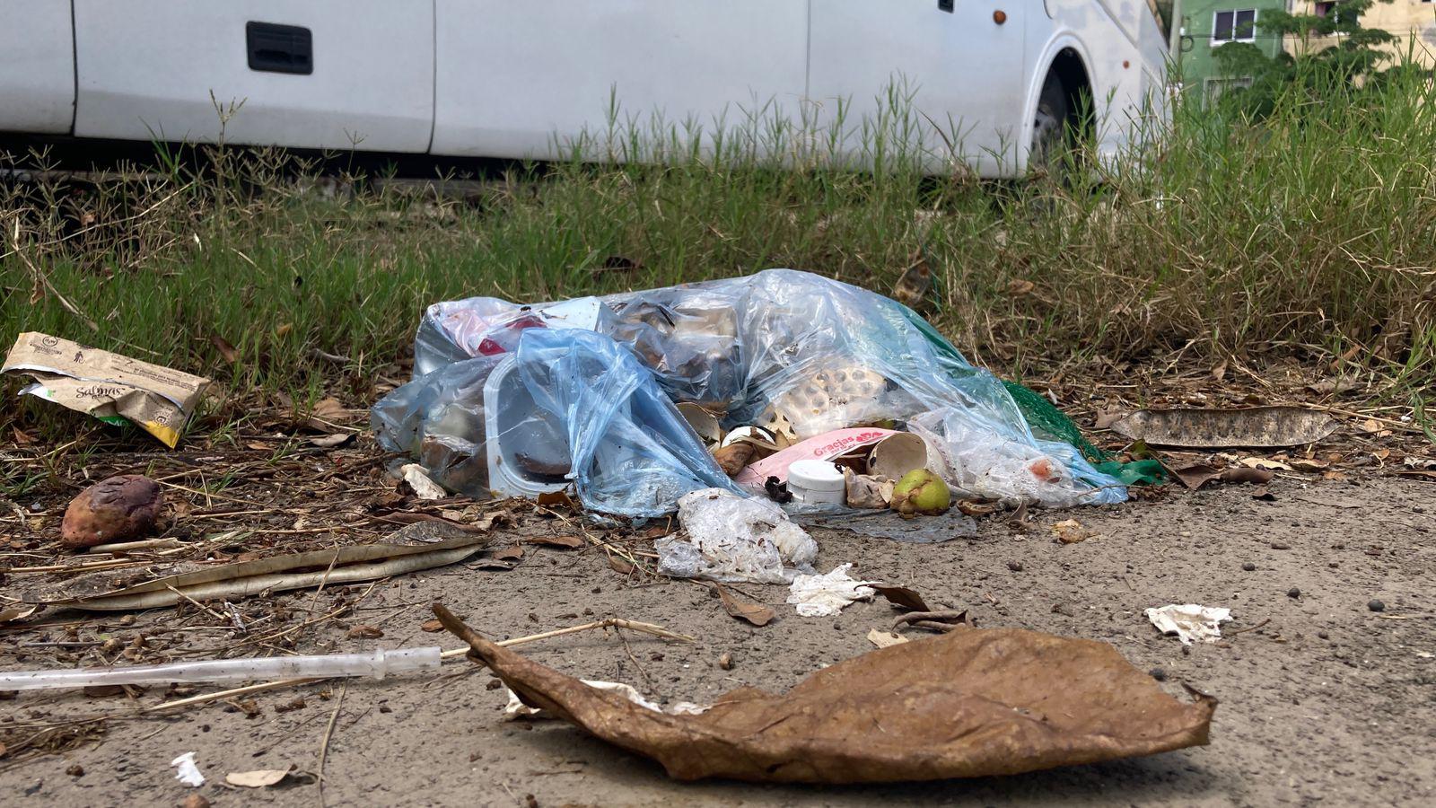 $!Vecinos de El Toro en Mazatlán exigen limpieza ante acumulación de basura