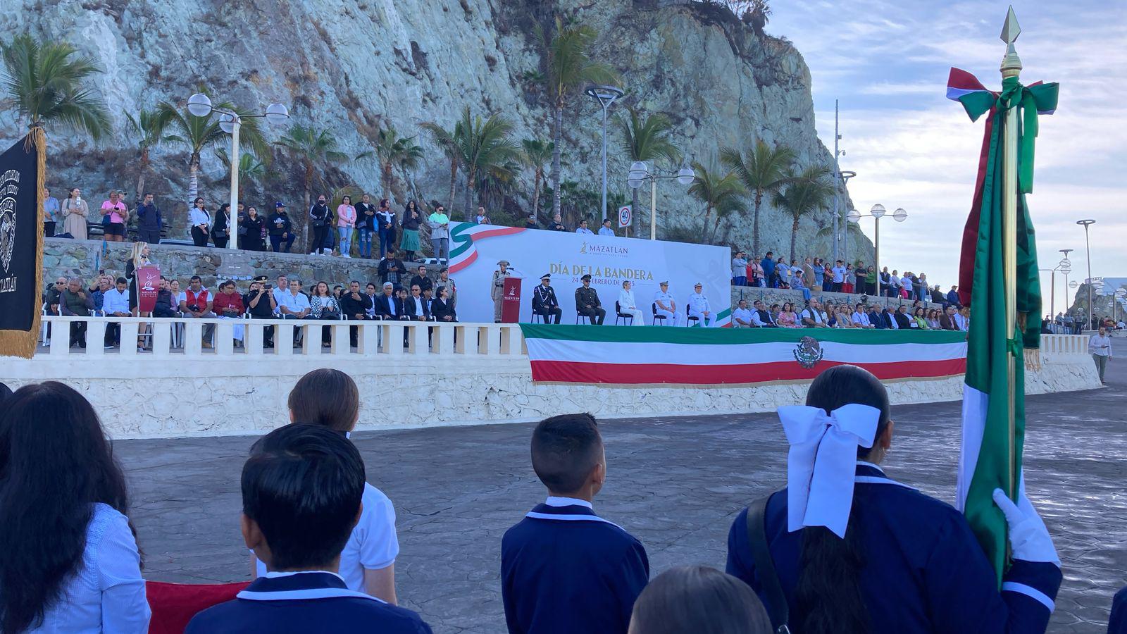$!Celebran el Día de la Bandera con el recuerdo de la defensa al puerto de Mazatlán