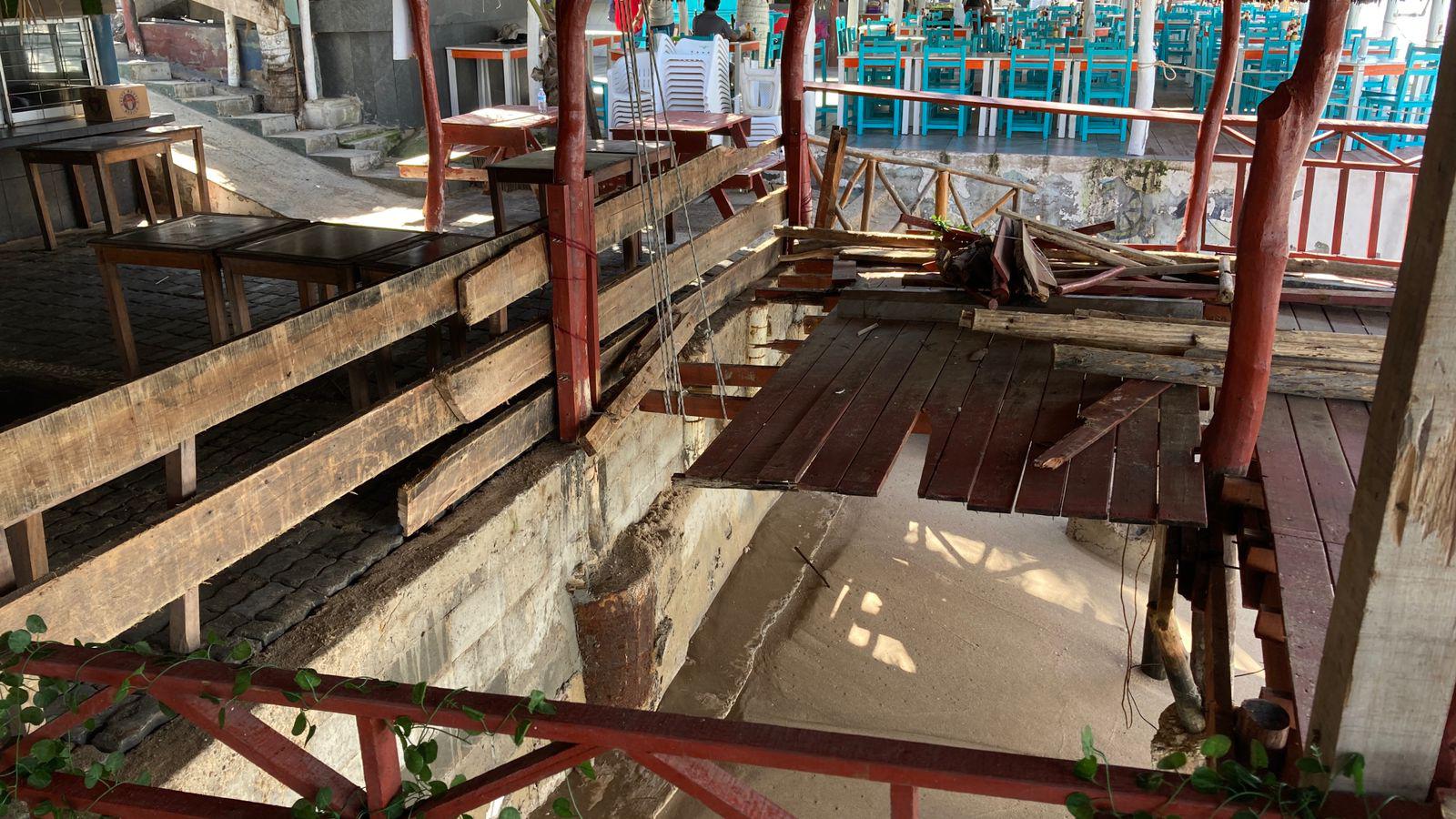 $!Daños en palapas en Mazatlán alcanza en algunos casos hasta el 90%, reportan