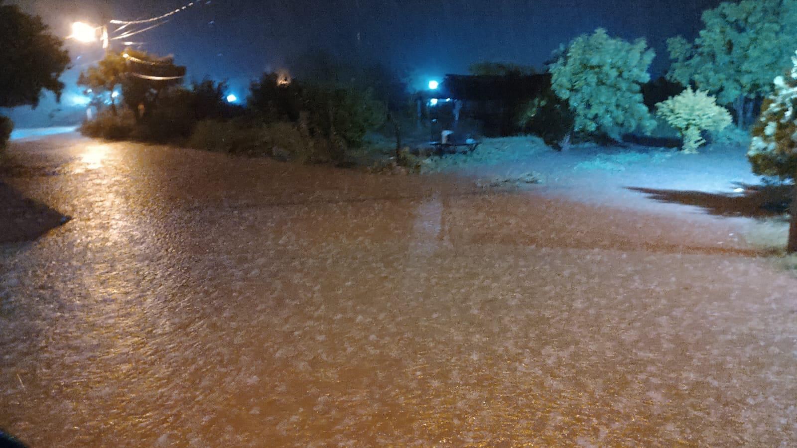 $!Escuinapa registra lluvias y actividad eléctrica por tormenta 'Ivo'