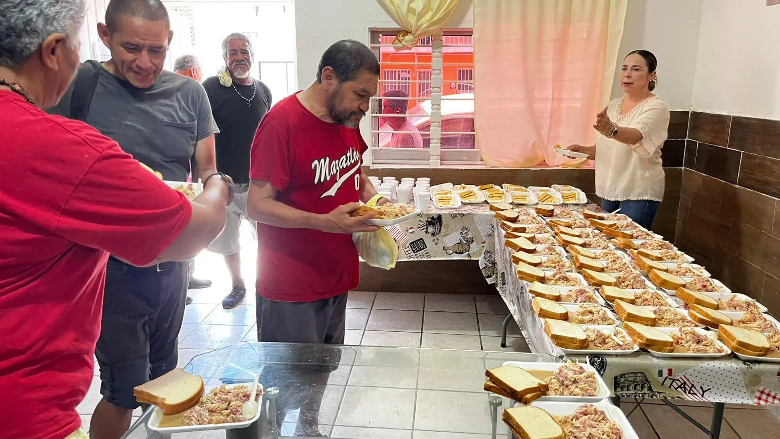 $!Comedor Humanitario Mazatlán brinda comida a alrededor de 200 personas a la semana