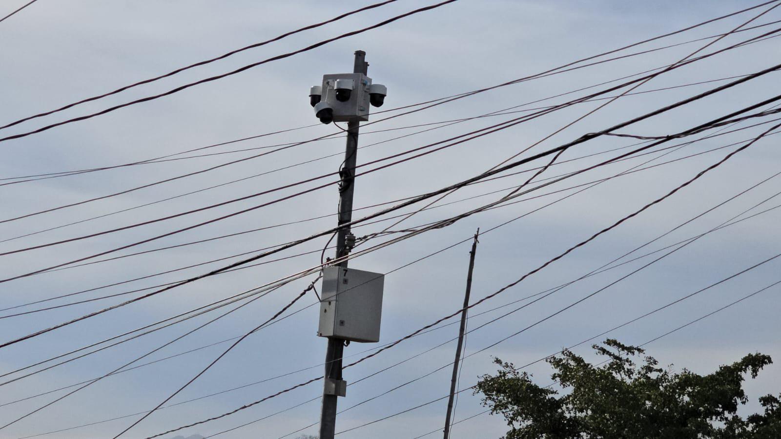 $!Balean cámaras de videovigilancia del C4 en Lomas del Sol, en Culiacán