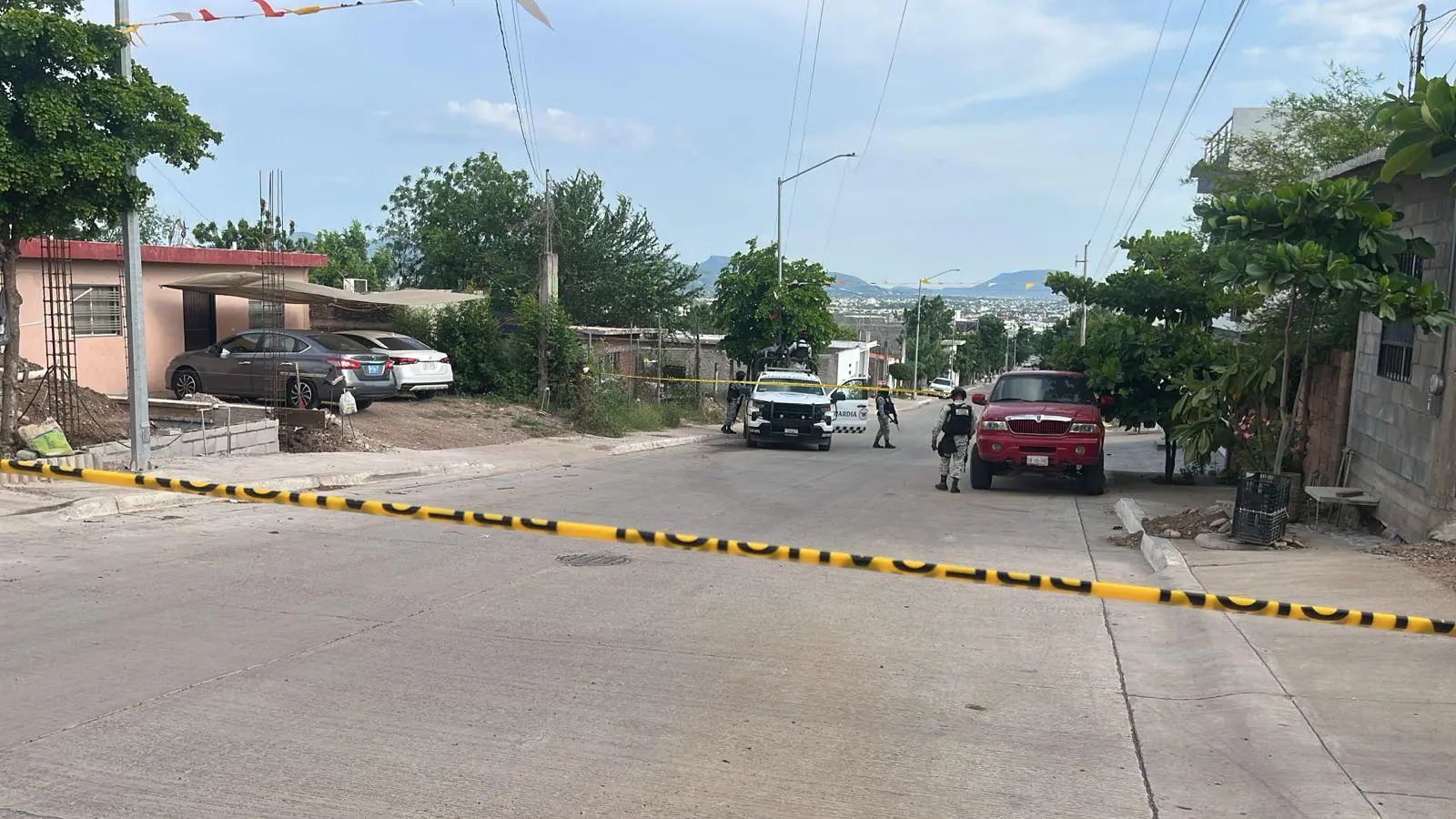 $!Balean fachada de una vivienda en Lomas del Magisterio, en Culiacán