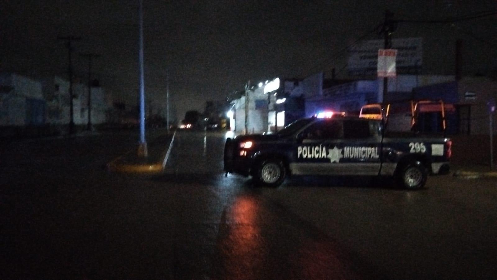 $!Torrenciales lluvias paralizan calles y desbordan arroyos en Mazatlán