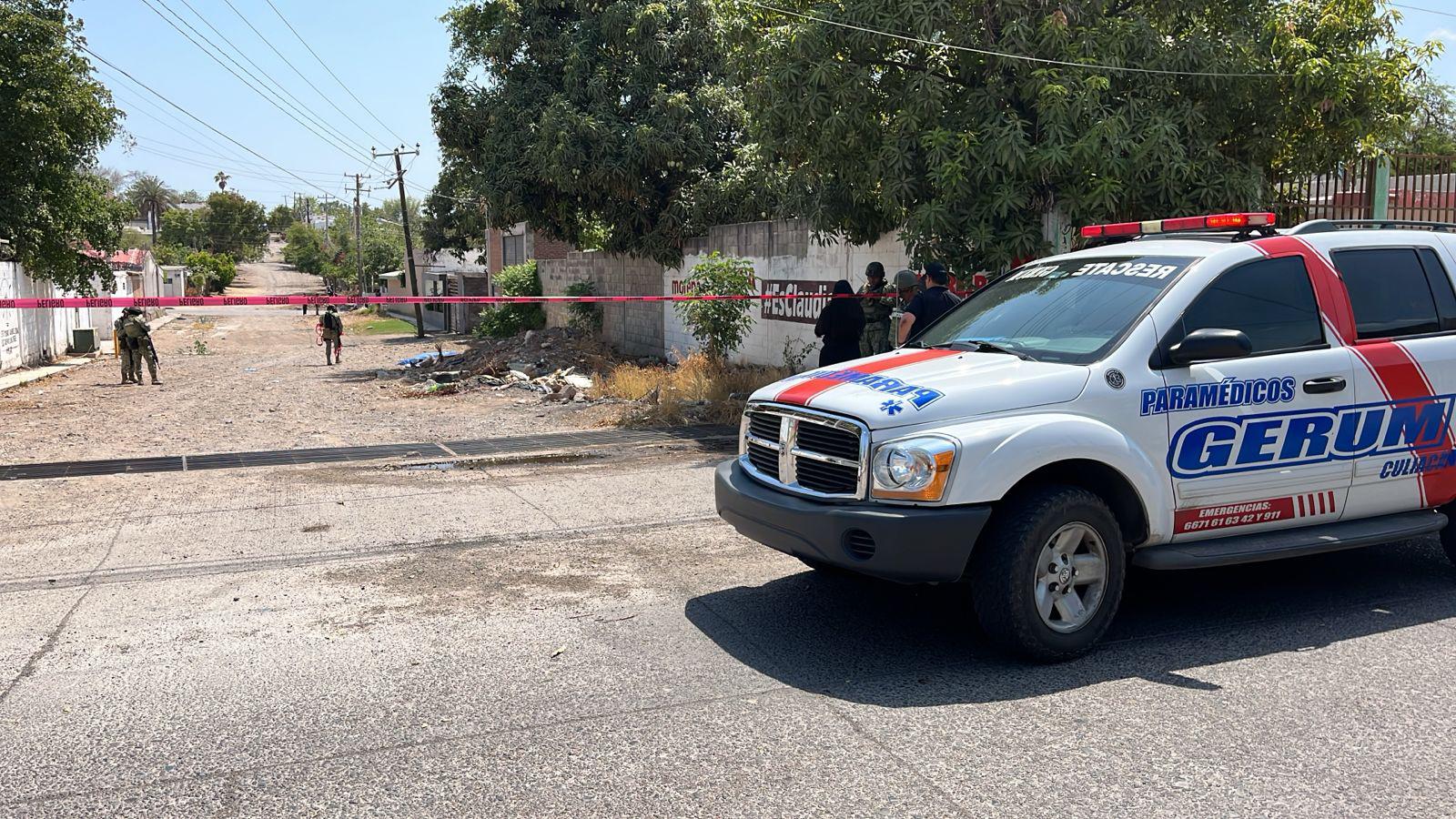 $!Hallan a hombre asesinado a espaldas de la Preparatoria Sandino, en Culiacán