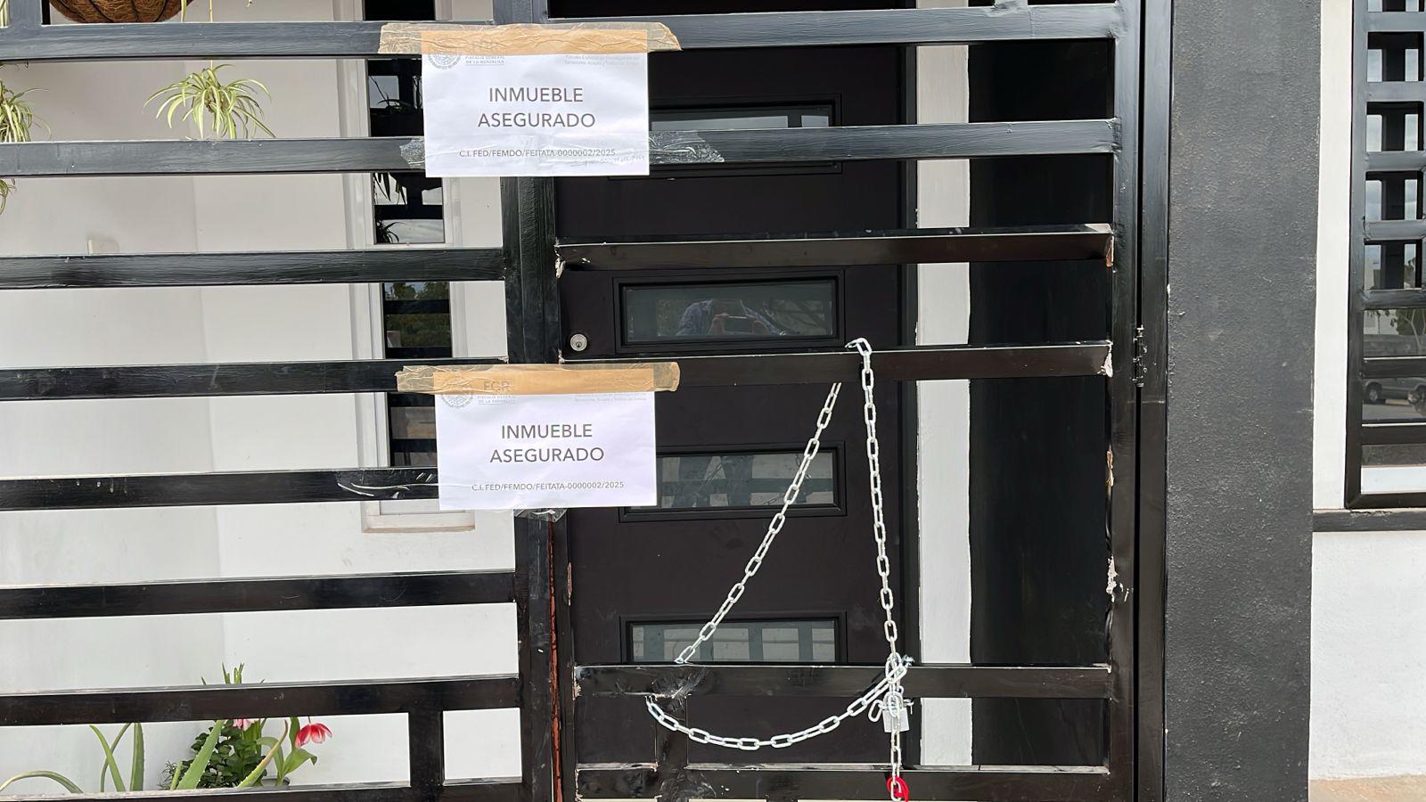 $!Autoridades federales sacan a una mujer y armas en fraccionamiento Montserrat, en Culiacán