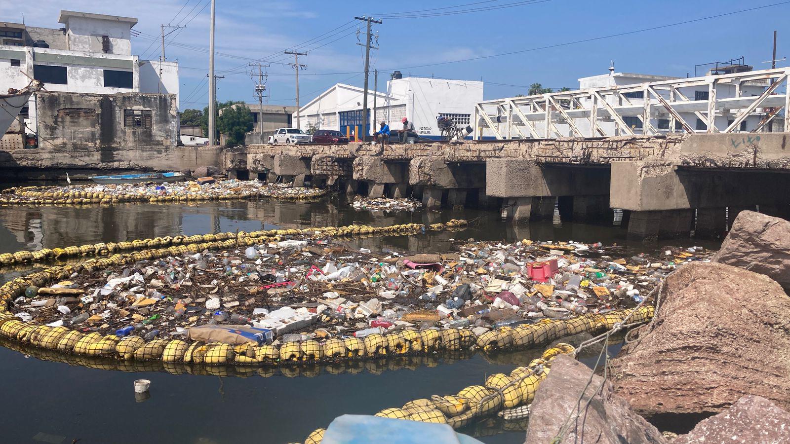 $!Recolectan más de 12 toneladas de basura de la biobarda del puente Juárez, en Mazatlán