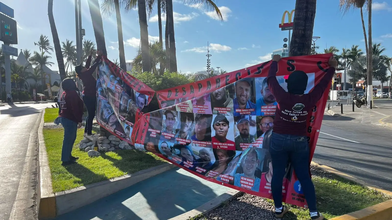 $!Continúan colectivos de madres buscadoras con una intensa jornada de boteo en Mazatlán