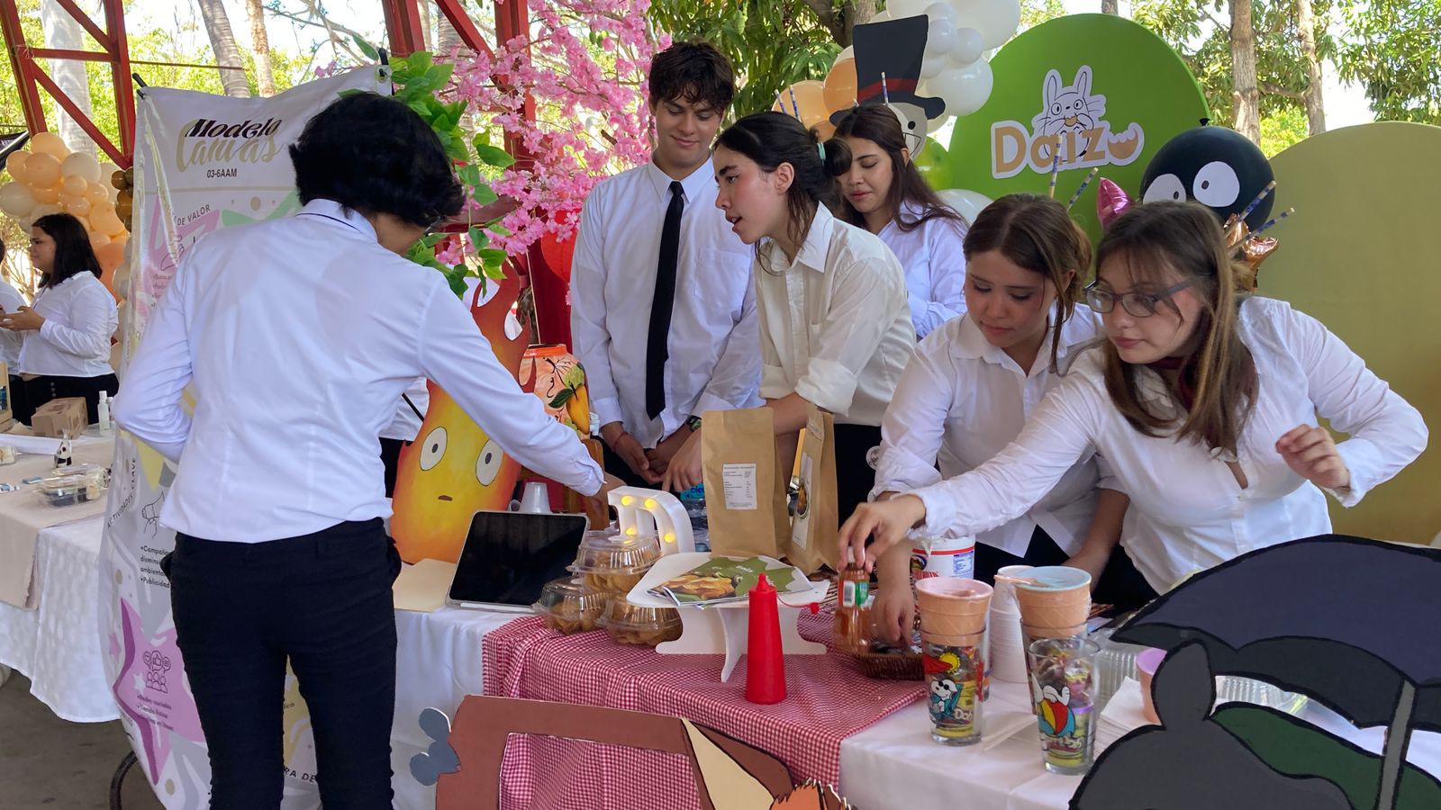 $!En total fueron 38 productos y stands de índole ambiental y de la salud fueron los que mostraron los estudiantes de Cbtis esta mañana.