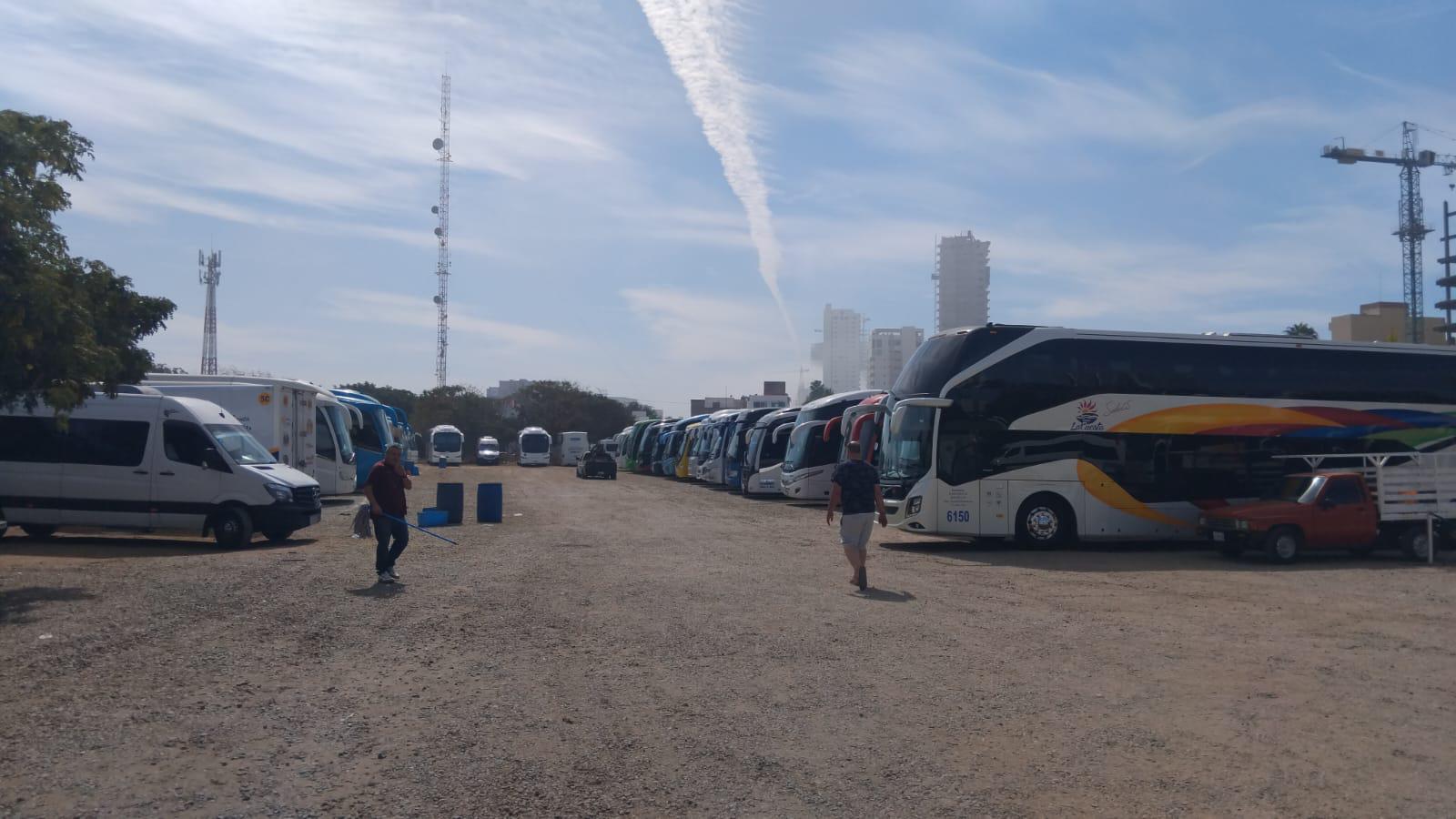 $!Turistas de charters arriban a Mazatlán con grandes expectativas del Carnaval