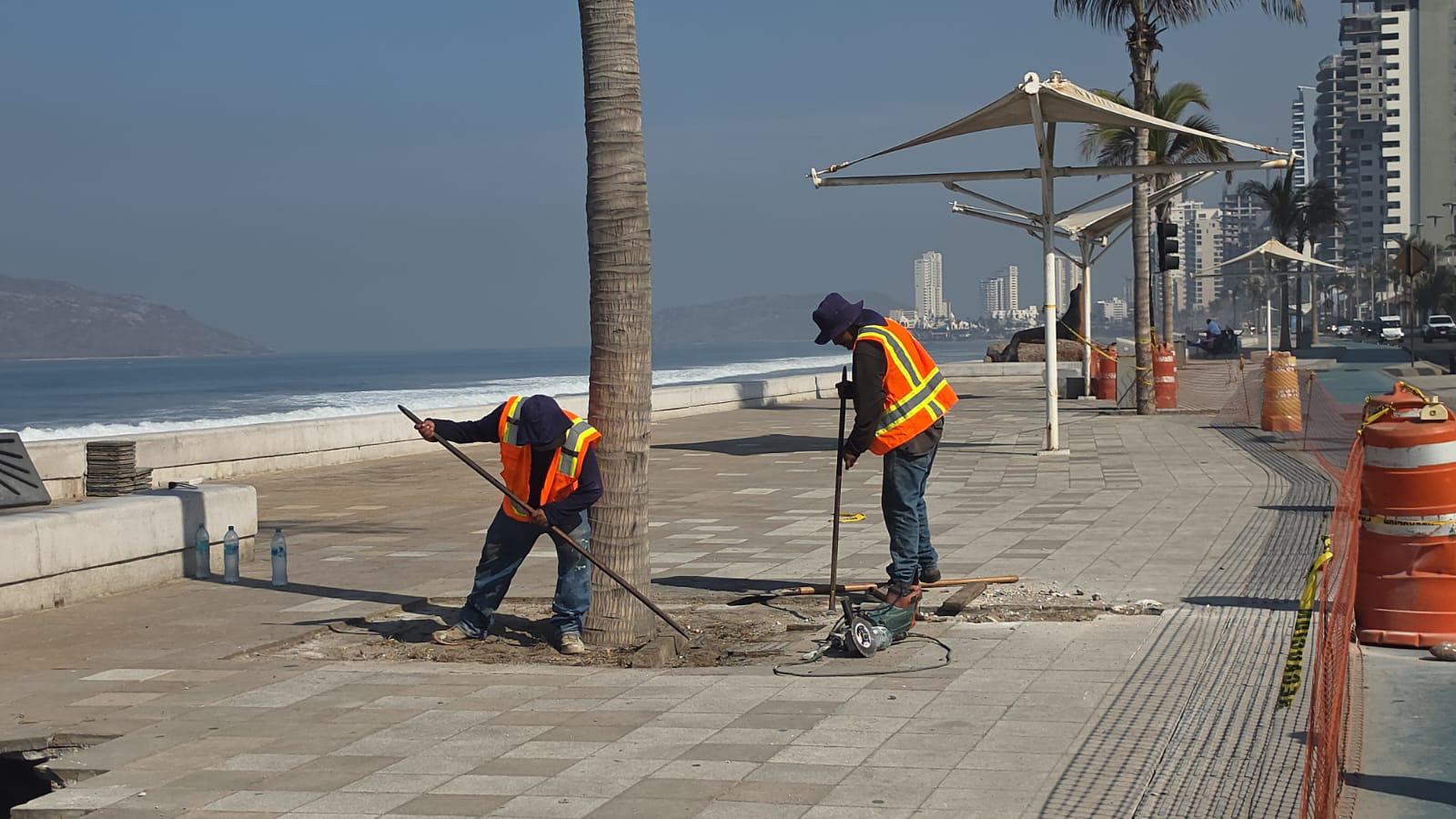 $!Comienzan trabajos en el malecón de Mazatlán para reparar la zona colapsada