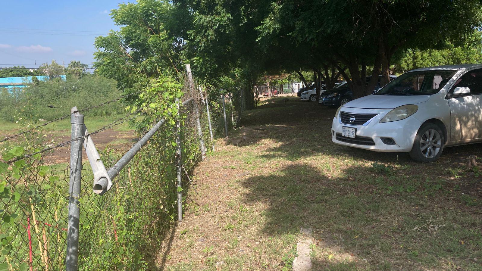 $!Piden en secundaria de Mazatlán al Gobierno construcción de una barda