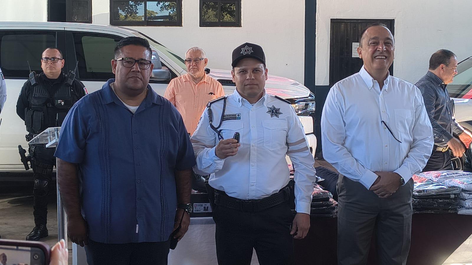 $!Ahome invierte $9 millones en seguridad; adquiere seis nuevas patrullas y suman 34 policías a sus filas