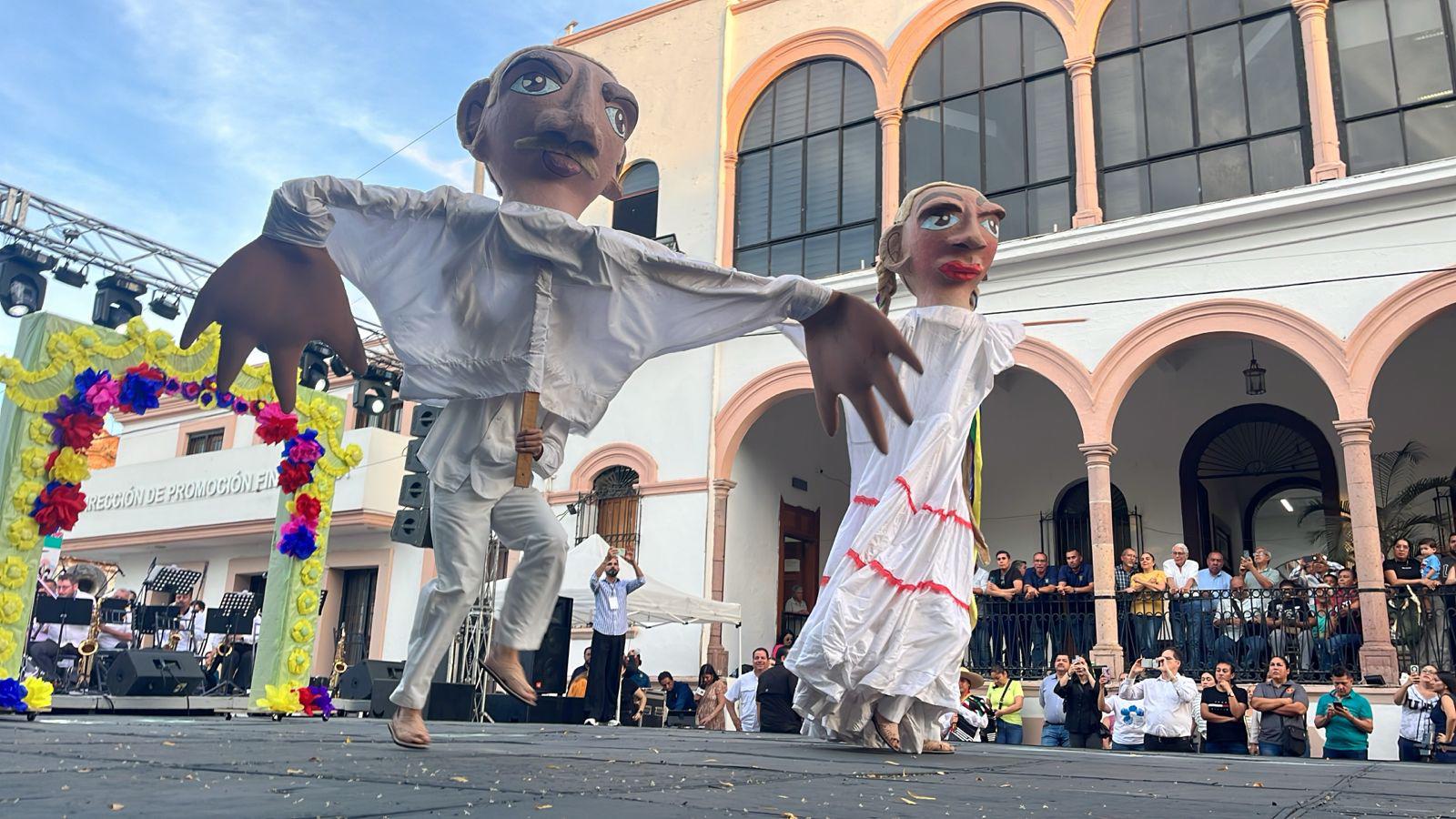 $!Llega al festival de la UAS el sabor y folclor de Oaxaca