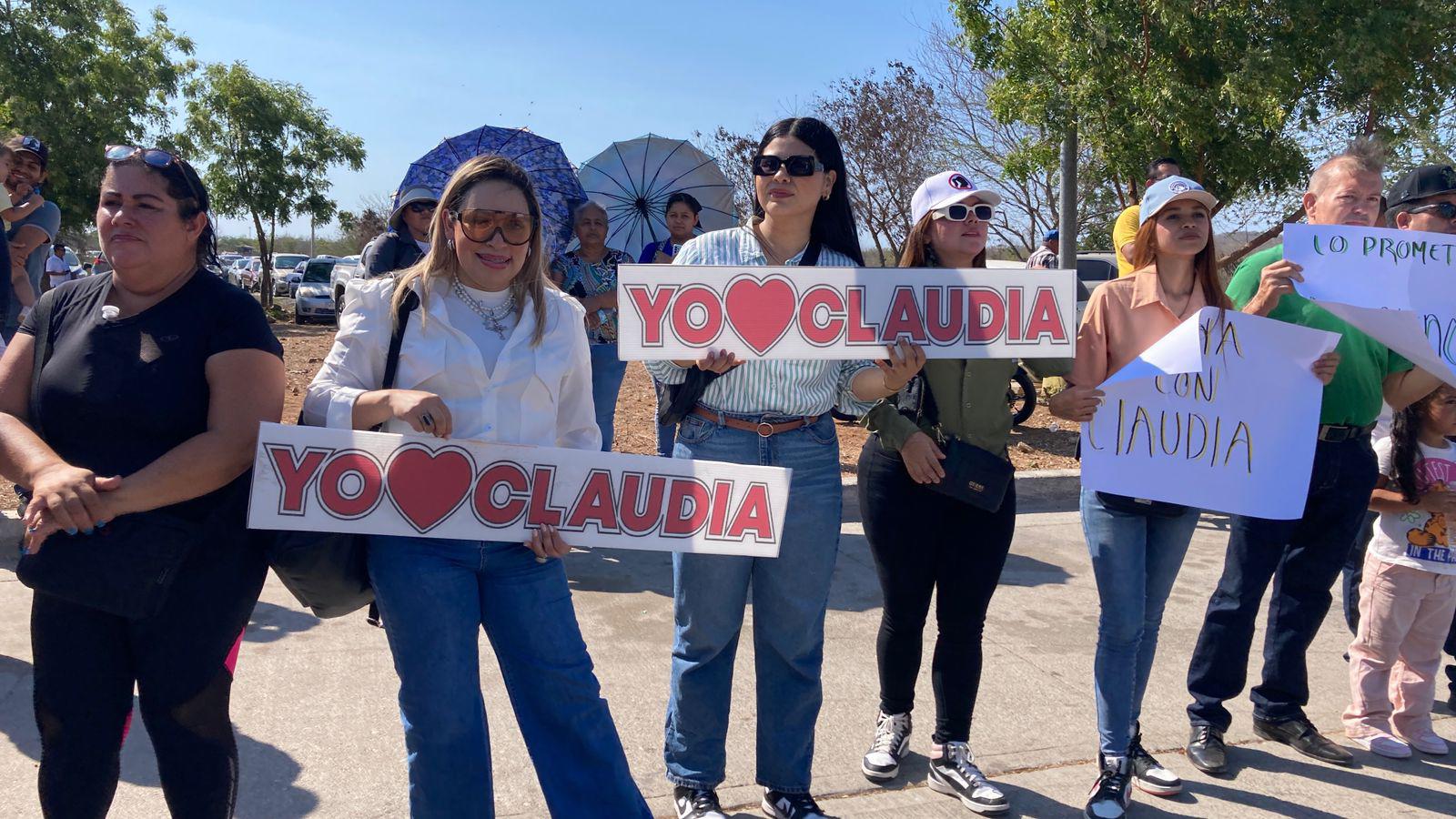 $!Suena la banda para dar la bienvenida a la Presidenta Claudia Sheinbaum en Mazatlán