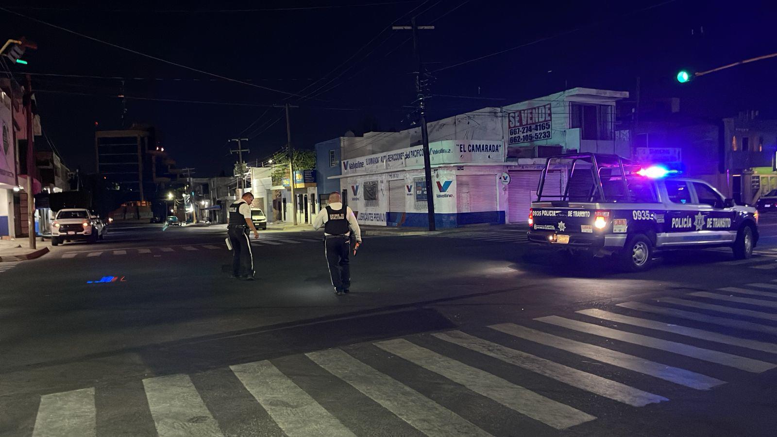 $!Motociclista resulta gravemente herido tras accidente contra patrulla militar en el Centro, en Culiacán
