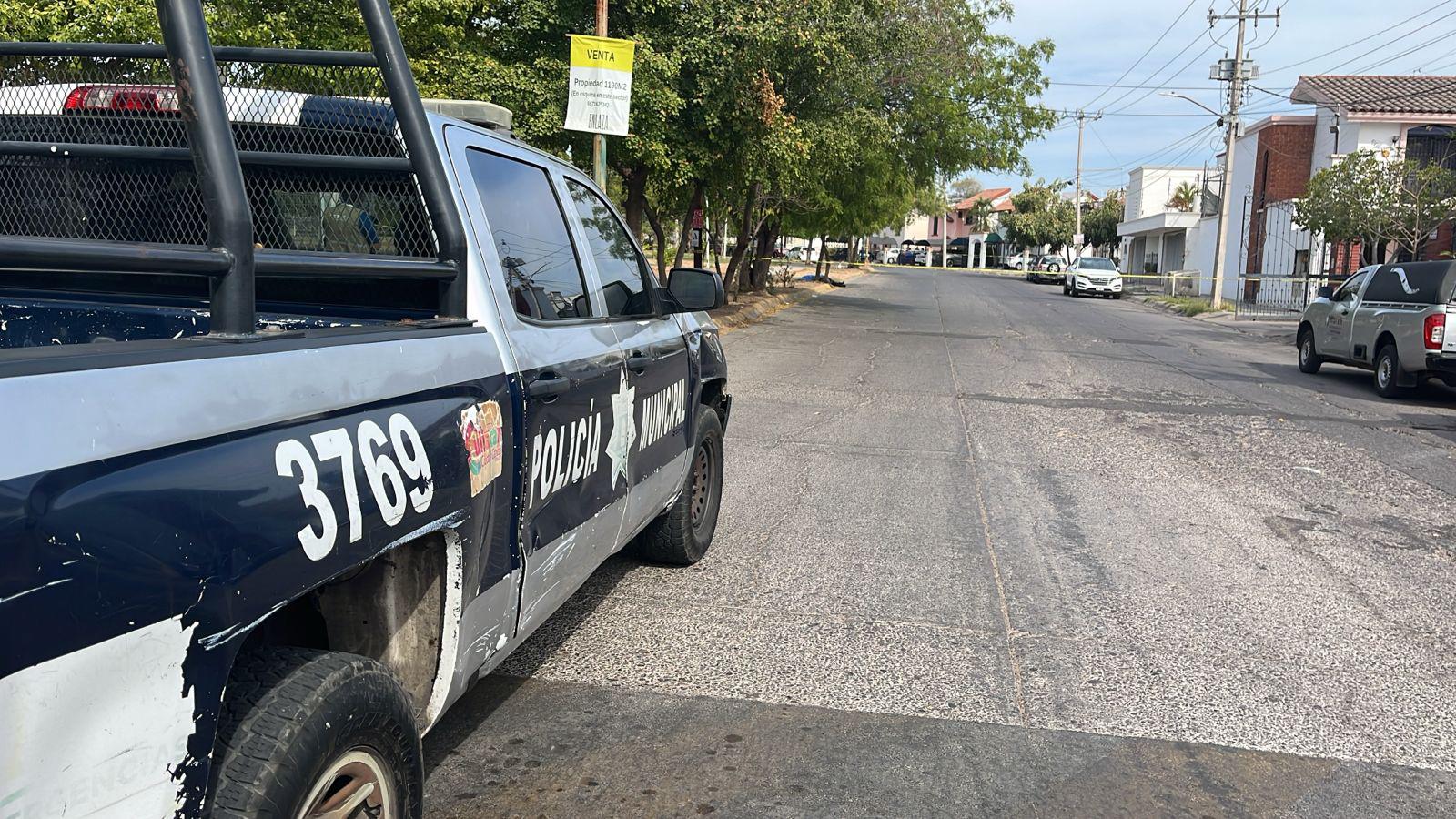 $!Localizan un hombre asesinado a balazos en un parque de la colonia Villa Universidad, en Culiacán