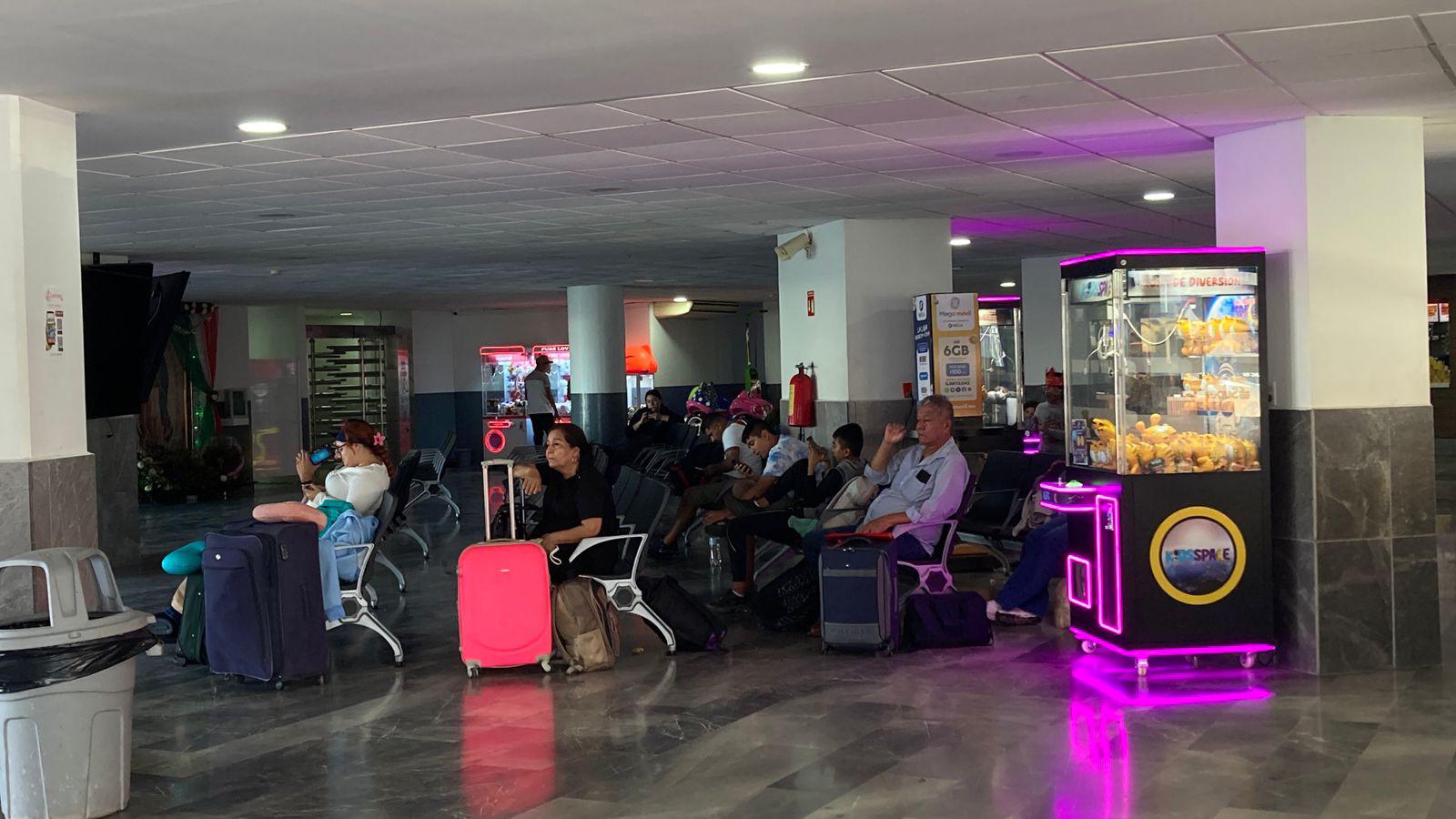 $!Mantiene Central Camionera de Mazatlán alta afluencia de usuarios por vacaciones