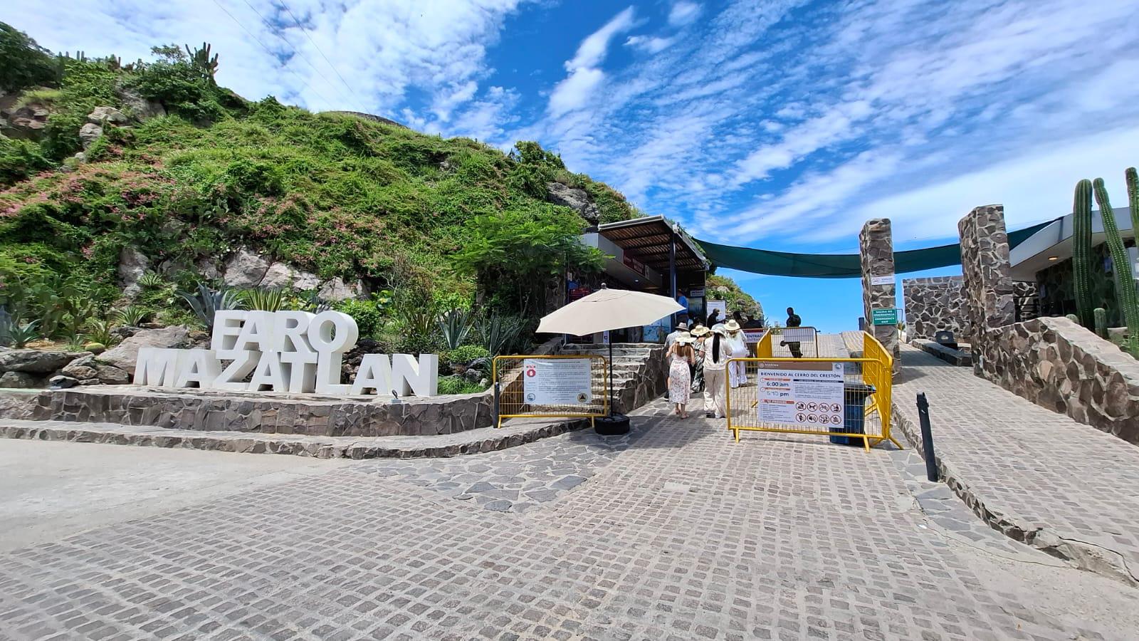 $!Turistas no abandonan Mazatlán pese a que ya finalizó la temporada vacacional