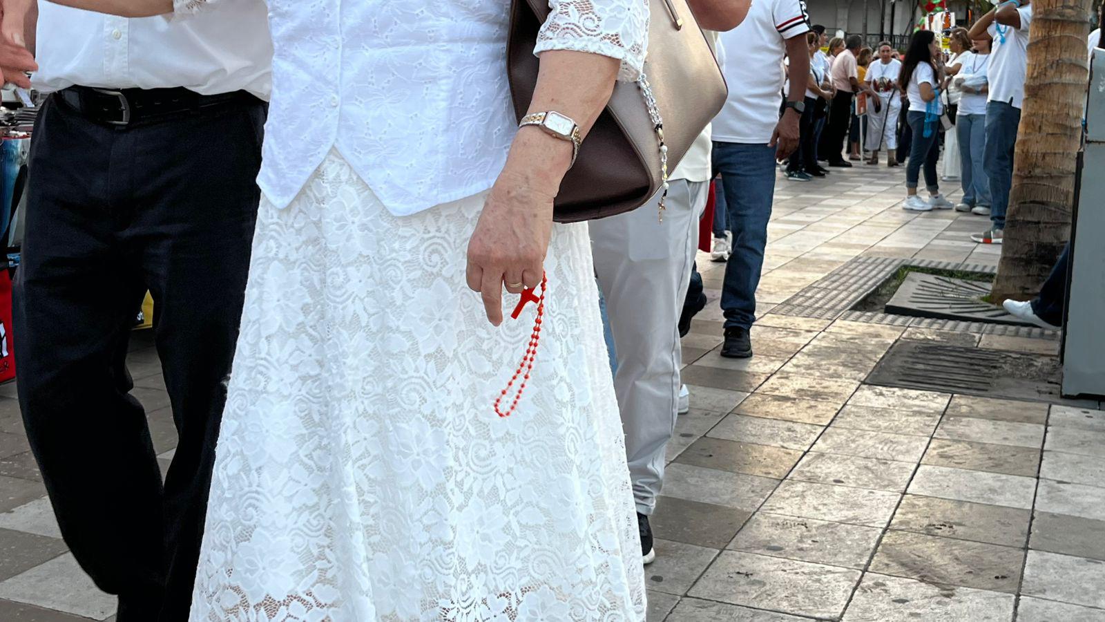 $!Cientos de fieles recorren el malecón de Mazatlán en una jornada de oración por la paz