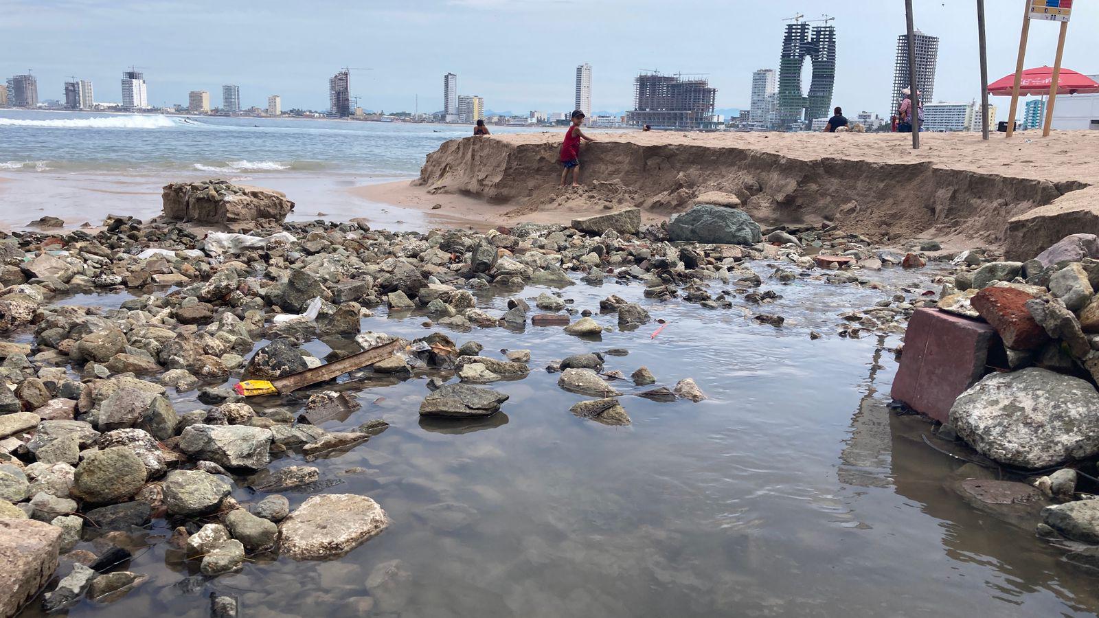 $!Tras lluvias, sitios de playa en Mazatlán registran contaminación