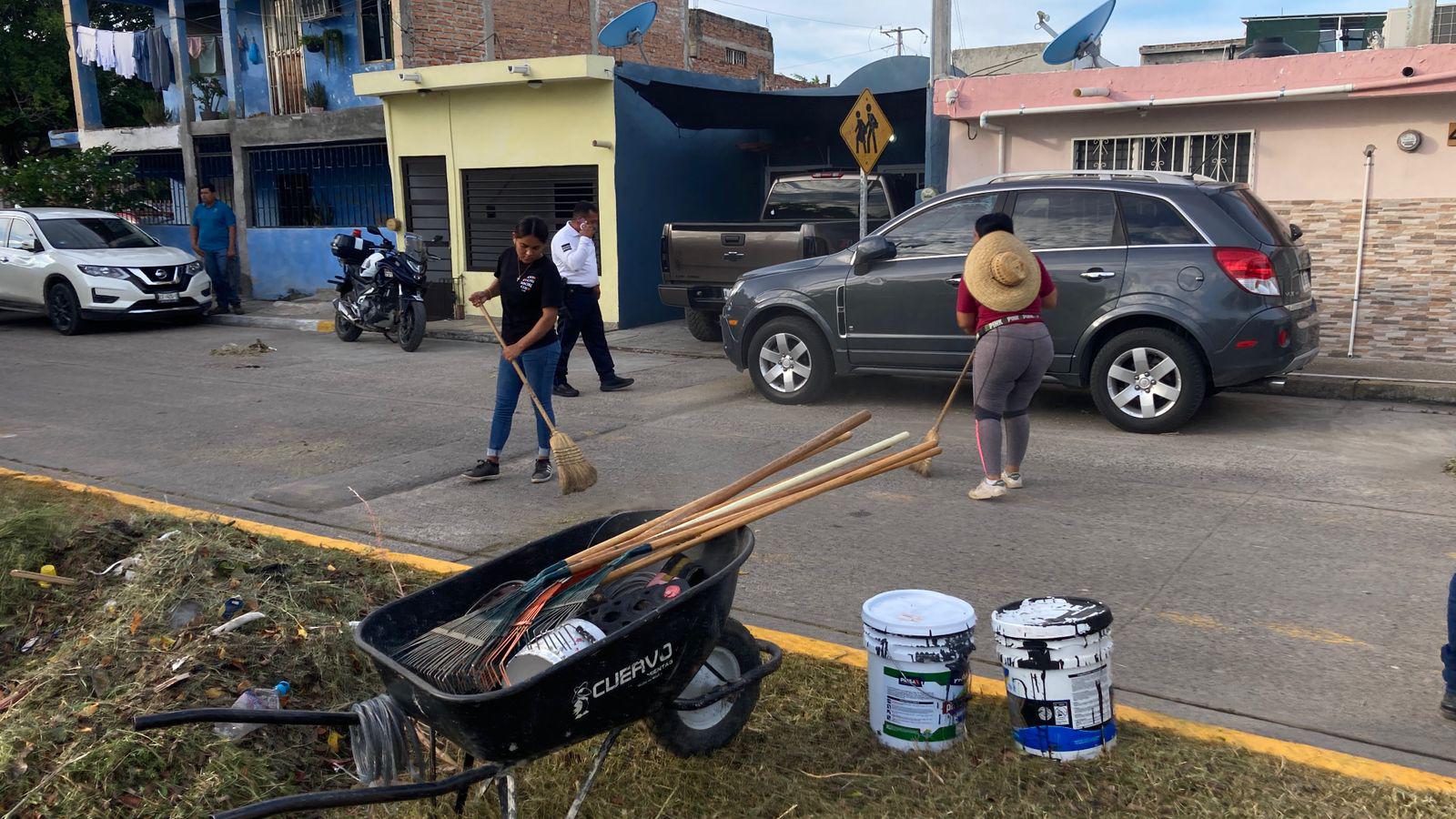 $!Se unen para llevar jornada de limpieza a las colonias Santa Elena y la Esperanza, en Mazatlán