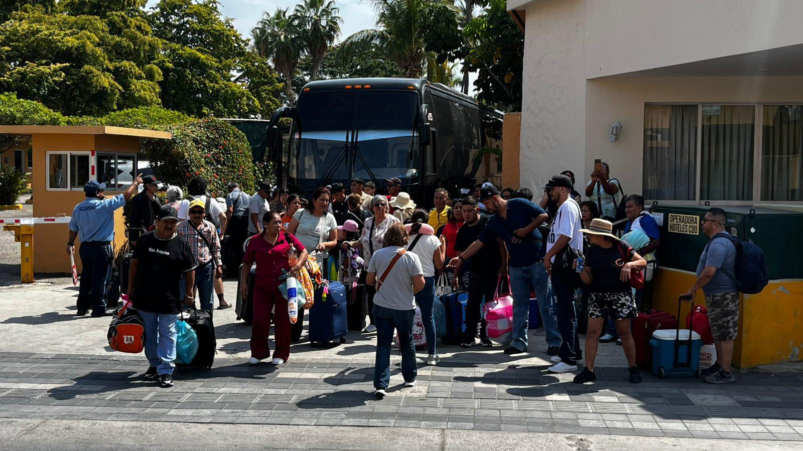 $!Comienza a llegar turismo nacional a Mazatlán en arranque de Semana Santa
