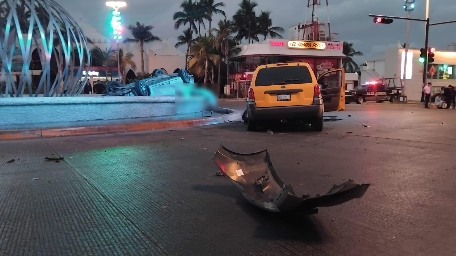$!Choque entre dos vehículos deja un muerto en la Zona Dorada de Mazatlán