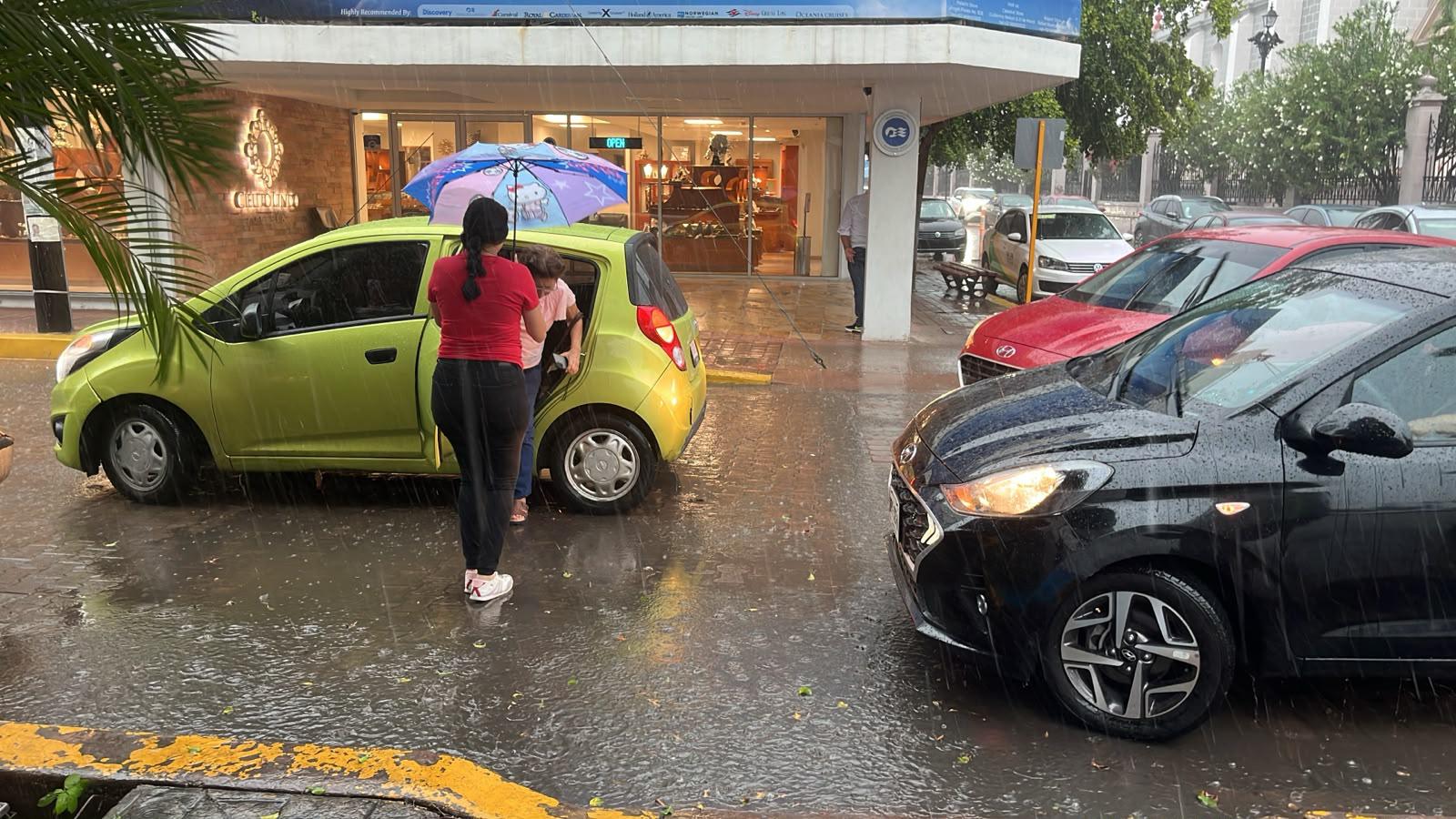 $!Se registra lluvia en diferentes sectores de Mazatlán